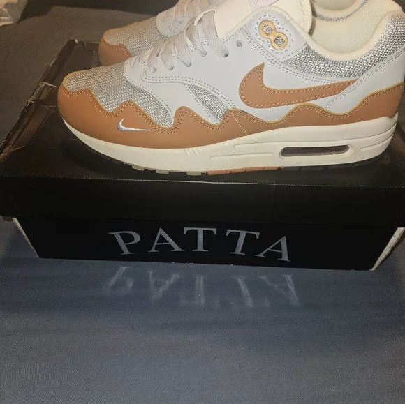 Shoes - Picture 6 of 6